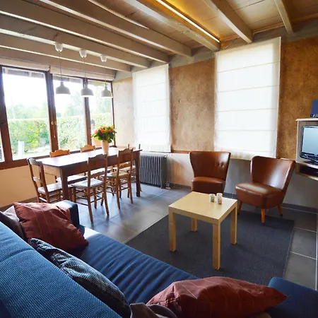 펜션 Comfortable With Sauna Flobecq