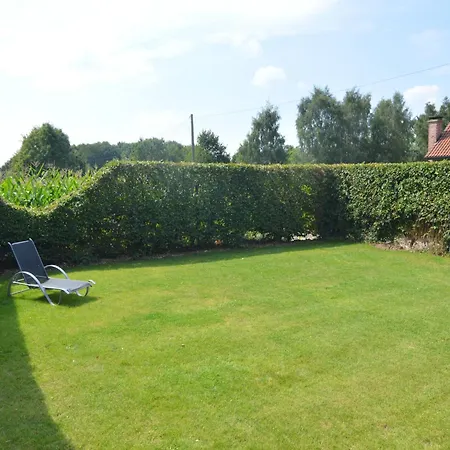 펜션 Comfortable With Sauna Flobecq