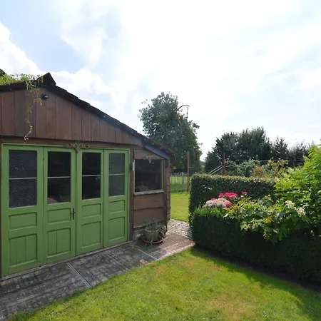 בית נופש Comfortable With Sauna Flobecq