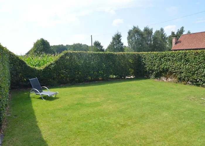 בית נופש Comfortable With Sauna Flobecq