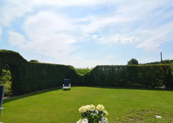 בית נופש Comfortable With Sauna *