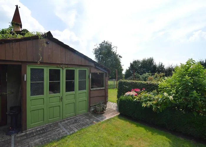 בית נופש Comfortable With Sauna Flobecq